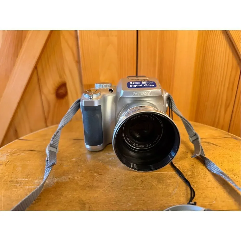 Fujifilm FinePix S Series S3000 3.2MP Digital Camera Silver/Case (6717)